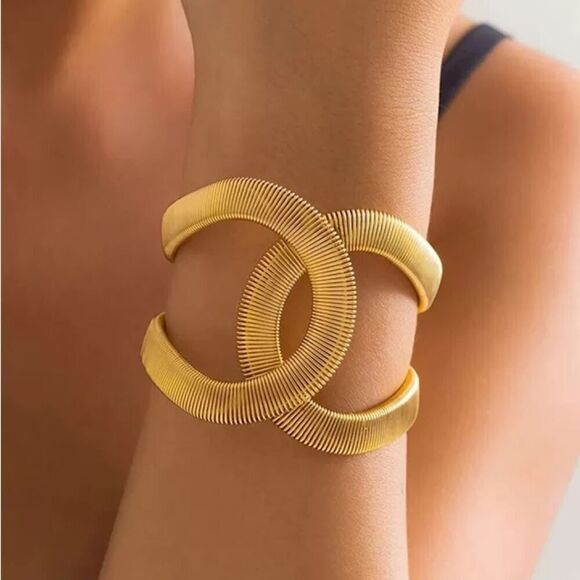 Fashion Design Gold Plated Cuff Bracelet - Picture 1 of 11